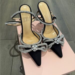 MACH & MACH 
Strass Bow Double Ankle-Strap Pumps